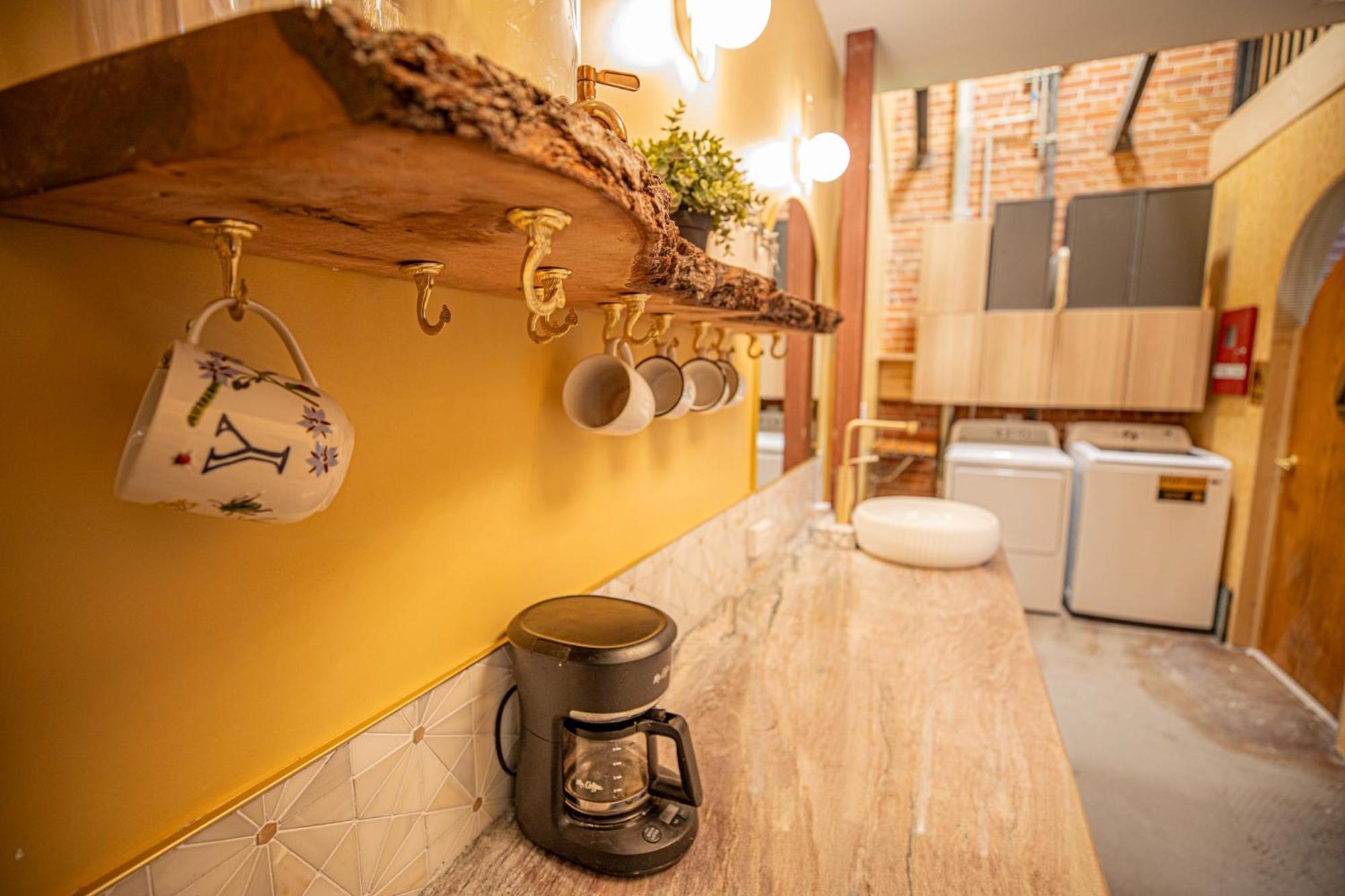 Social Stays - Santa Barbara'S First Hostel On State Street Buitenkant foto