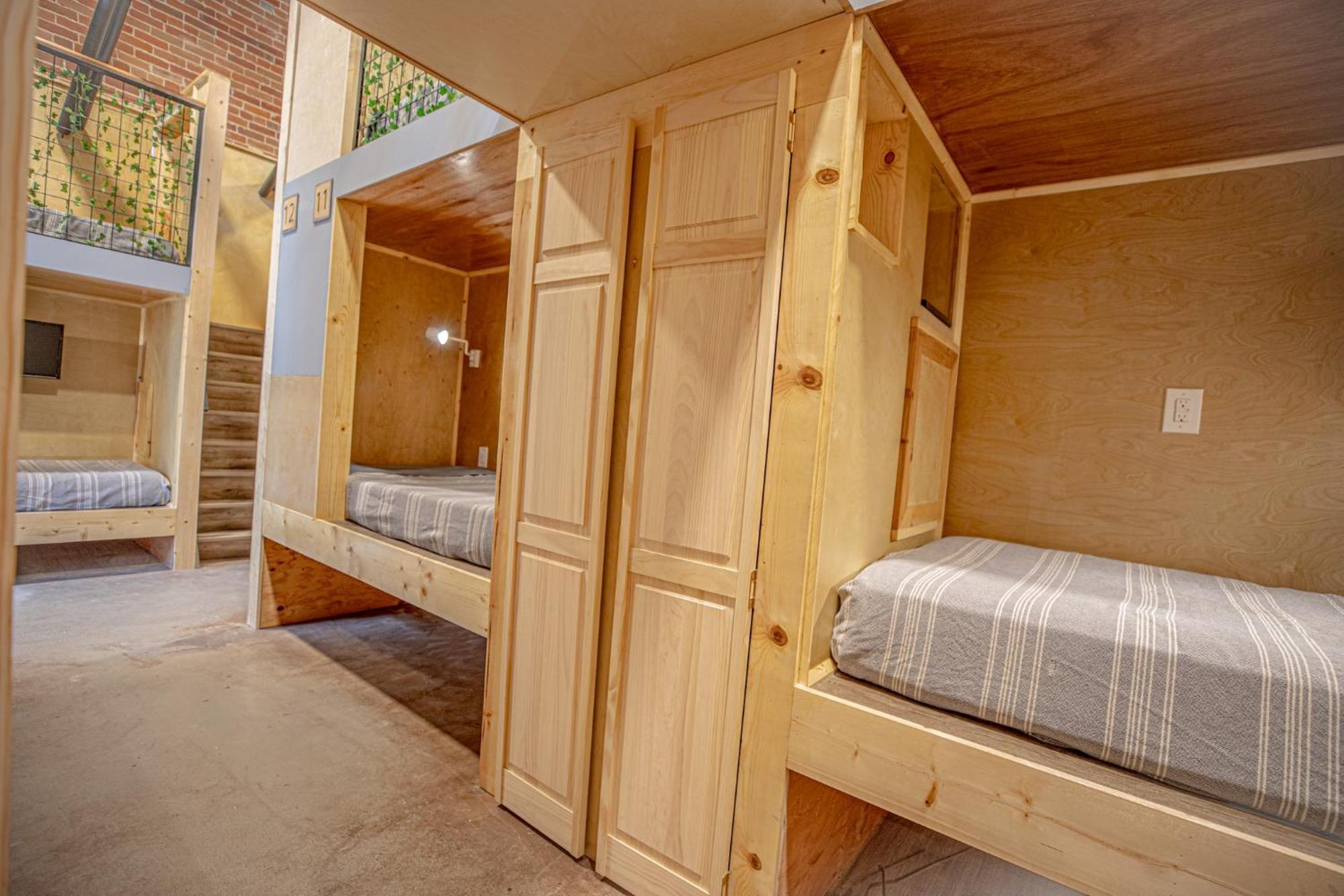 Social Stays - Santa Barbara'S First Hostel On State Street Buitenkant foto