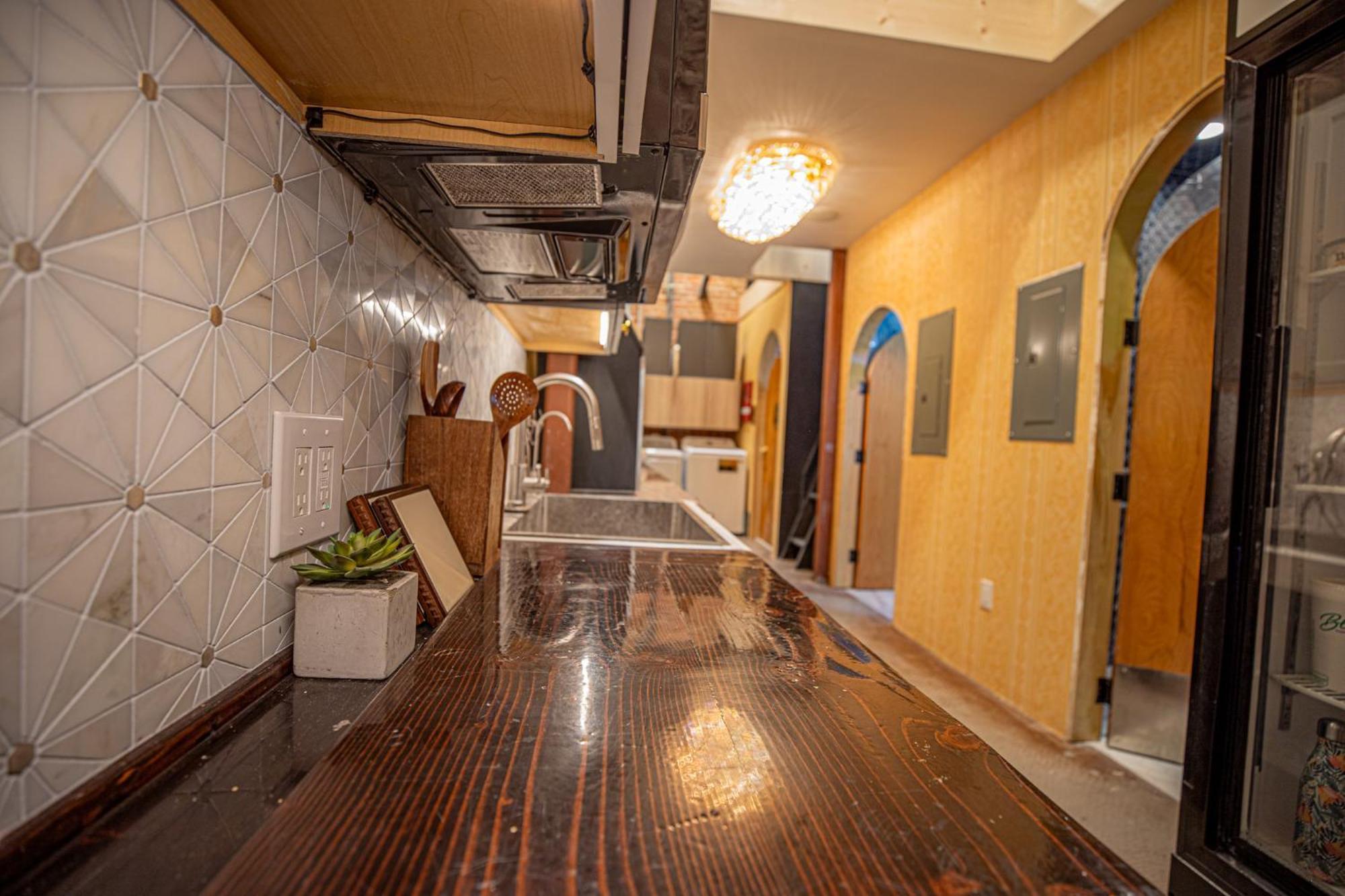 Social Stays - Santa Barbara'S First Hostel On State Street Buitenkant foto