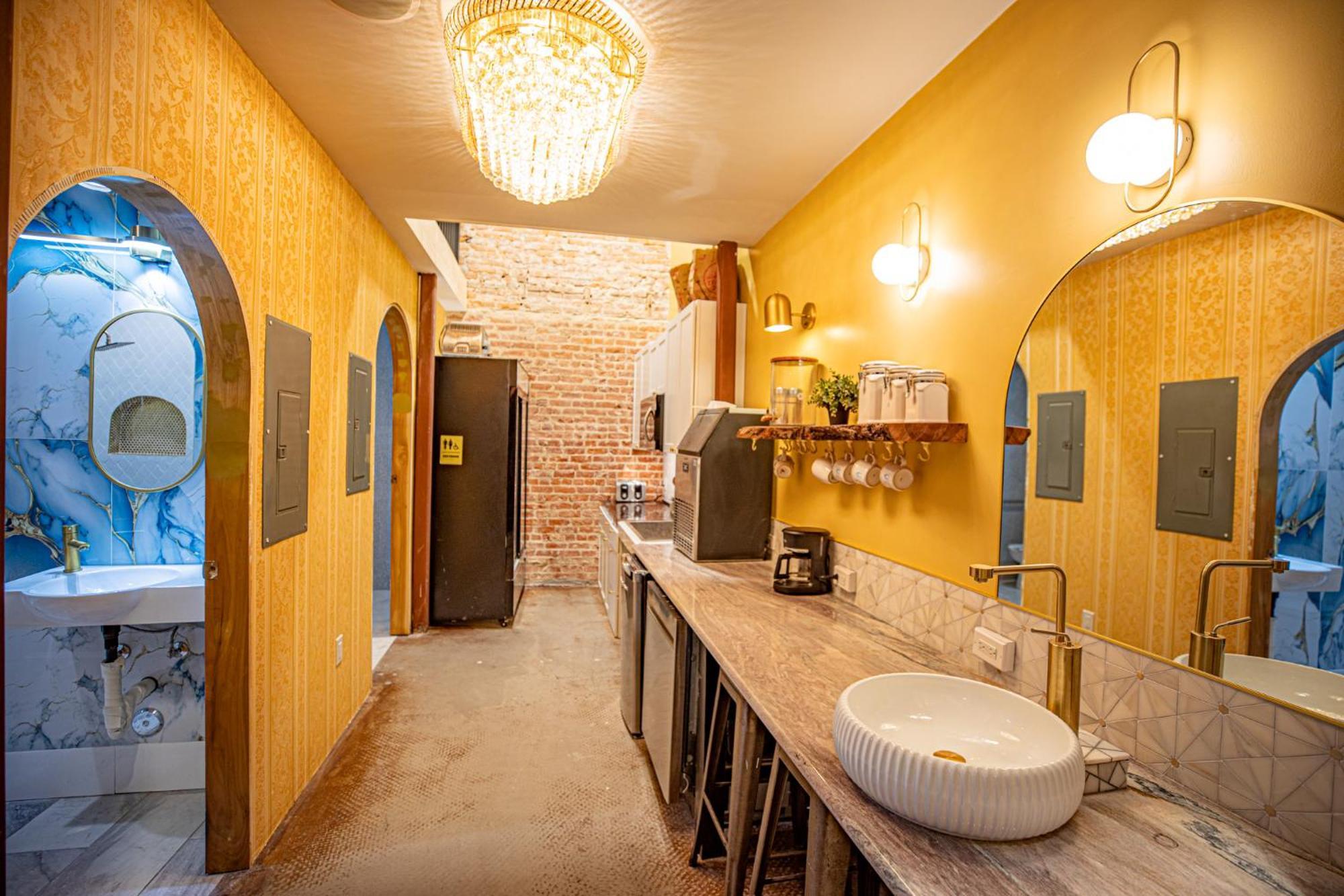 Social Stays - Santa Barbara'S First Hostel On State Street Buitenkant foto