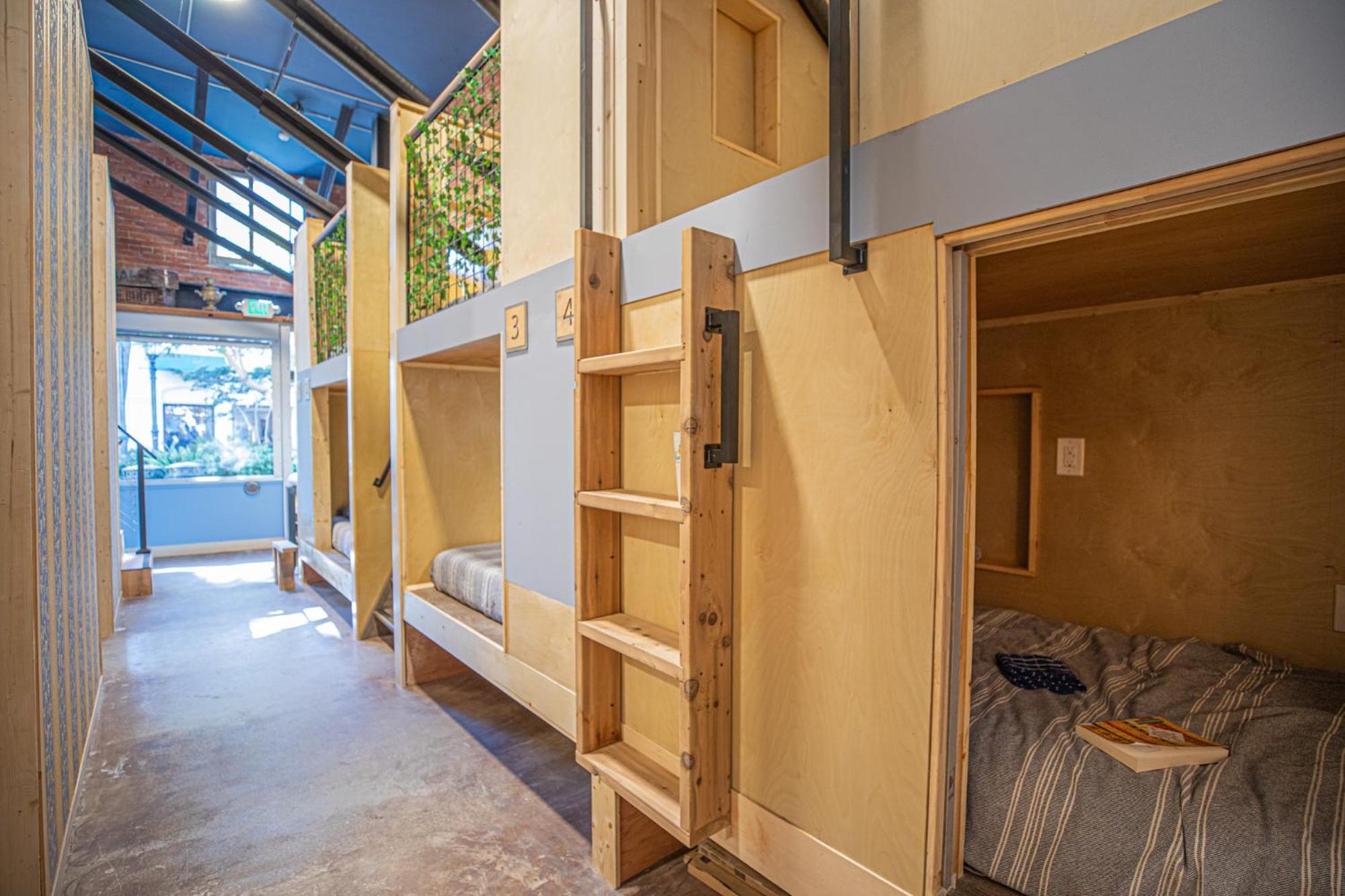 Social Stays - Santa Barbara'S First Hostel On State Street Buitenkant foto