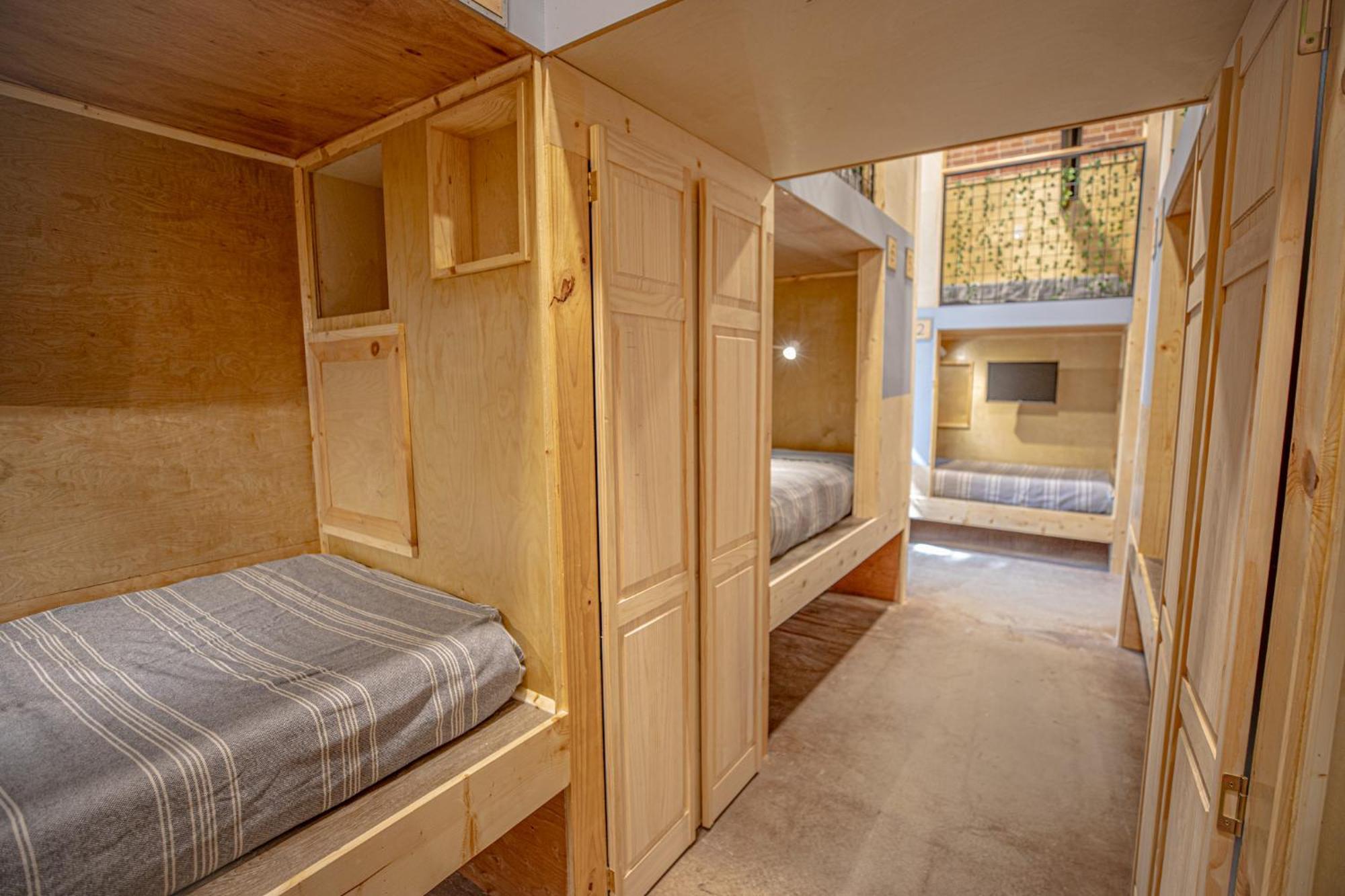 Social Stays - Santa Barbara'S First Hostel On State Street Buitenkant foto