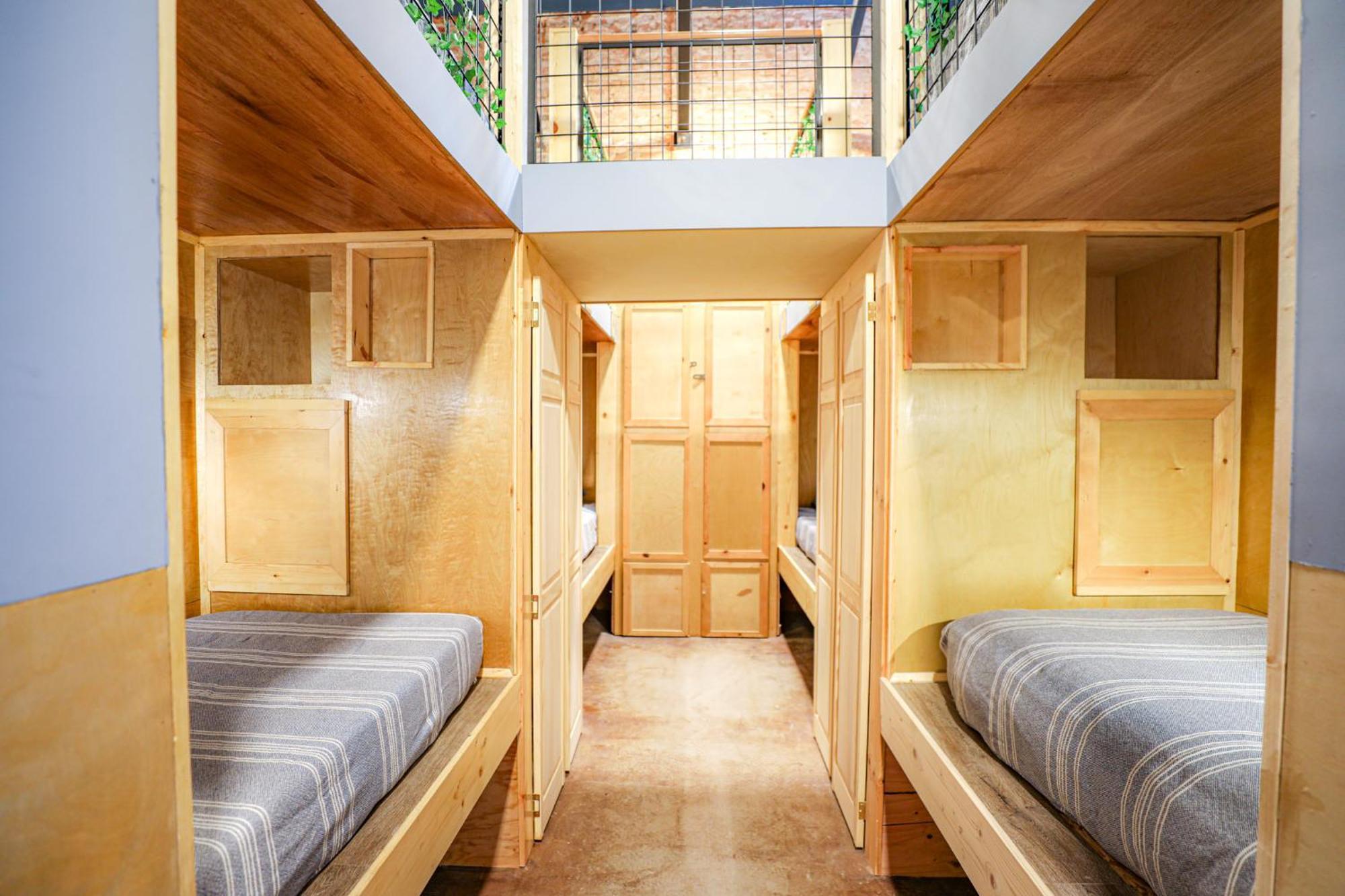 Social Stays - Santa Barbara'S First Hostel On State Street Buitenkant foto