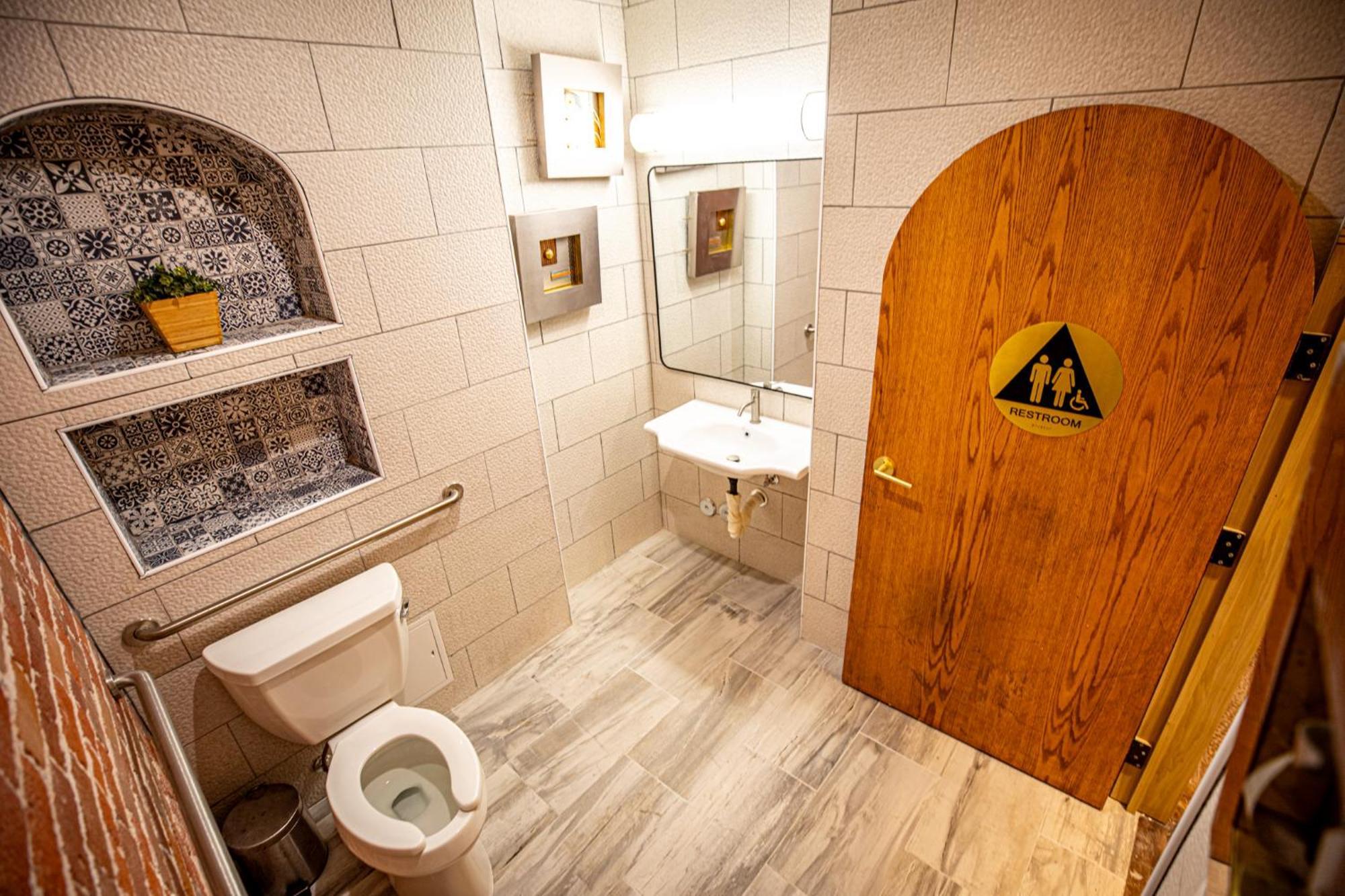 Social Stays - Santa Barbara'S First Hostel On State Street Buitenkant foto